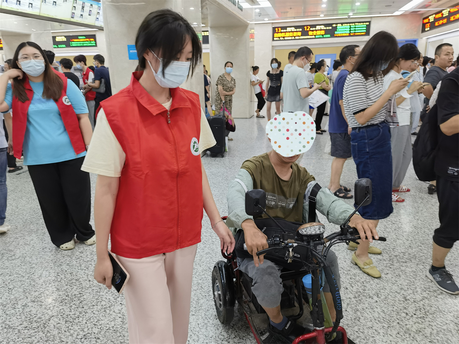 同济医院启动2023年度门诊部大学生志愿者活动_同济新闻